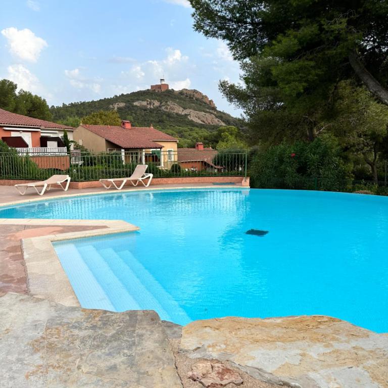 2-Bedroom Apartment Steps from Débarquement Beach with Pool - Maison 2 Chambres - 2