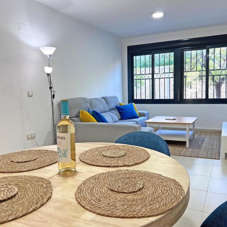 Amplio, Luminoso y Terraza privada con AC - Three-Bedroom Apartment - 1