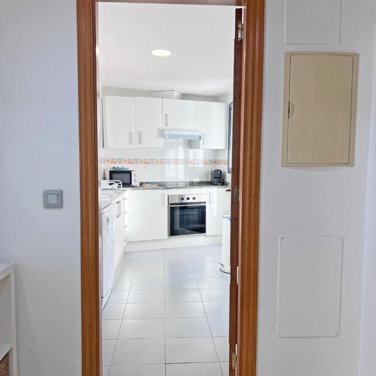 Amplio, Luminoso y Terraza privada con AC - Three-Bedroom Apartment - 7