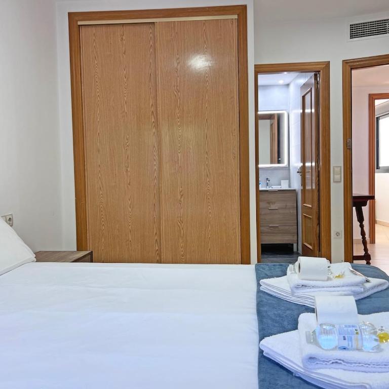 Amplio, Luminoso y Terraza privada con AC - Three-Bedroom Apartment - 8