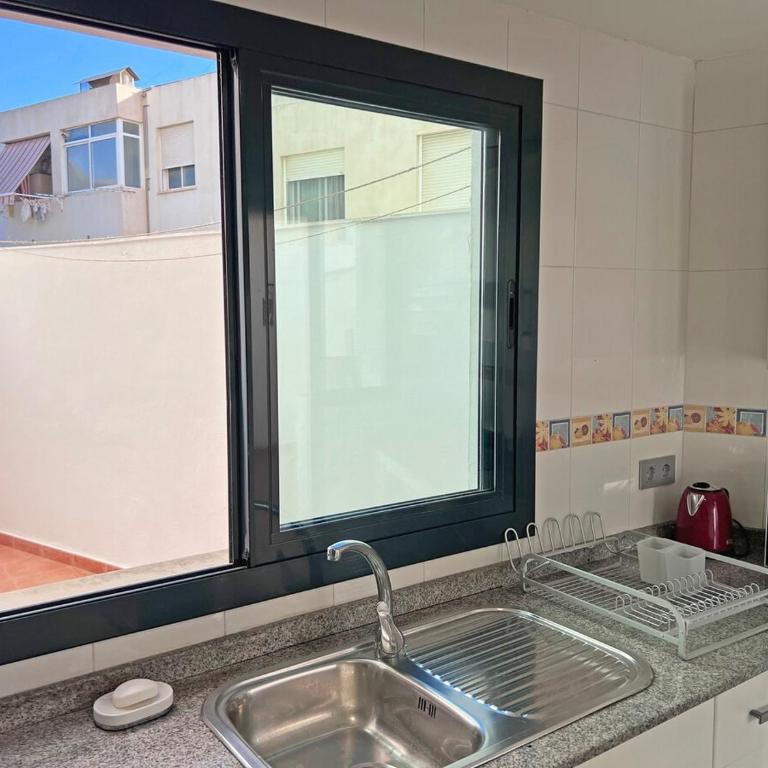 Amplio, Luminoso y Terraza privada con AC - Three-Bedroom Apartment - 9