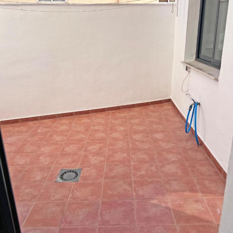 Amplio, Luminoso y Terraza privada con AC - Three-Bedroom Apartment - 18