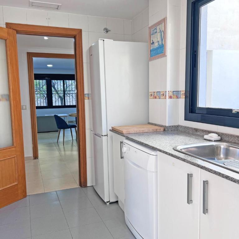 Amplio, Luminoso y Terraza privada con AC - Three-Bedroom Apartment - 33
