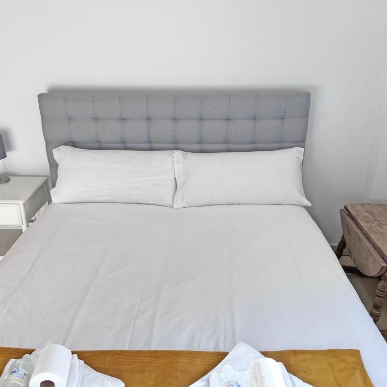 Amplio, Luminoso y Terraza privada con AC - Three-Bedroom Apartment - 36