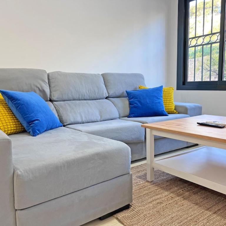 Amplio, Luminoso y Terraza privada con AC - Three-Bedroom Apartment - 48