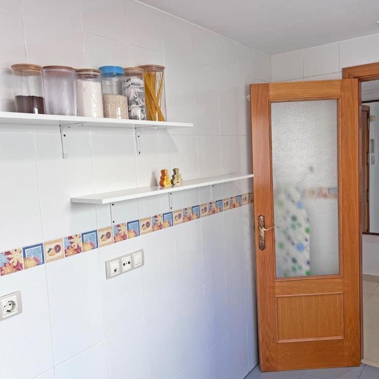Amplio, Luminoso y Terraza privada con AC - Three-Bedroom Apartment - 49