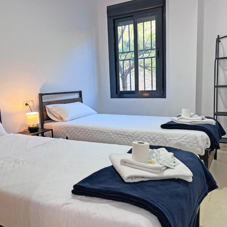 Amplio, Luminoso y Terraza privada con AC - Three-Bedroom Apartment - 62