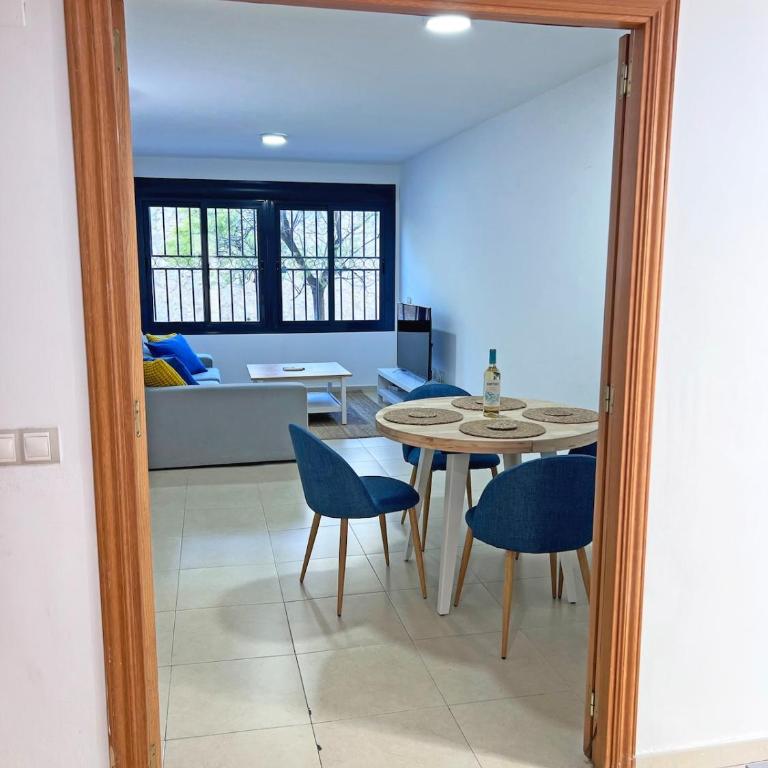 Amplio, Luminoso y Terraza privada con AC - Three-Bedroom Apartment - 67