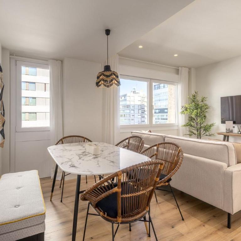 Bright 2-Bed Apartment Near Santiago Bernabéu - Apartment - 3