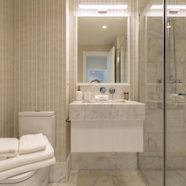 Bright 2-Bed Apartment Near Santiago Bernabéu - Apartment - 10