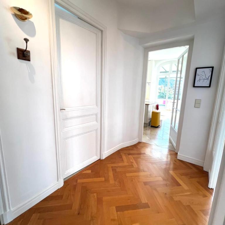 Cannes Tassigny Stylish - 2 Bedroom Apartment Sleeps 5 Free Parking - Apartment - 17