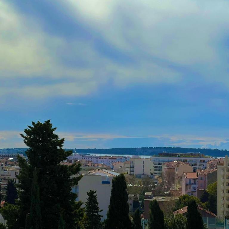 Cannes Tassigny Stylish - 2 Bedroom Apartment Sleeps 5 Free Parking - Apartment - 24