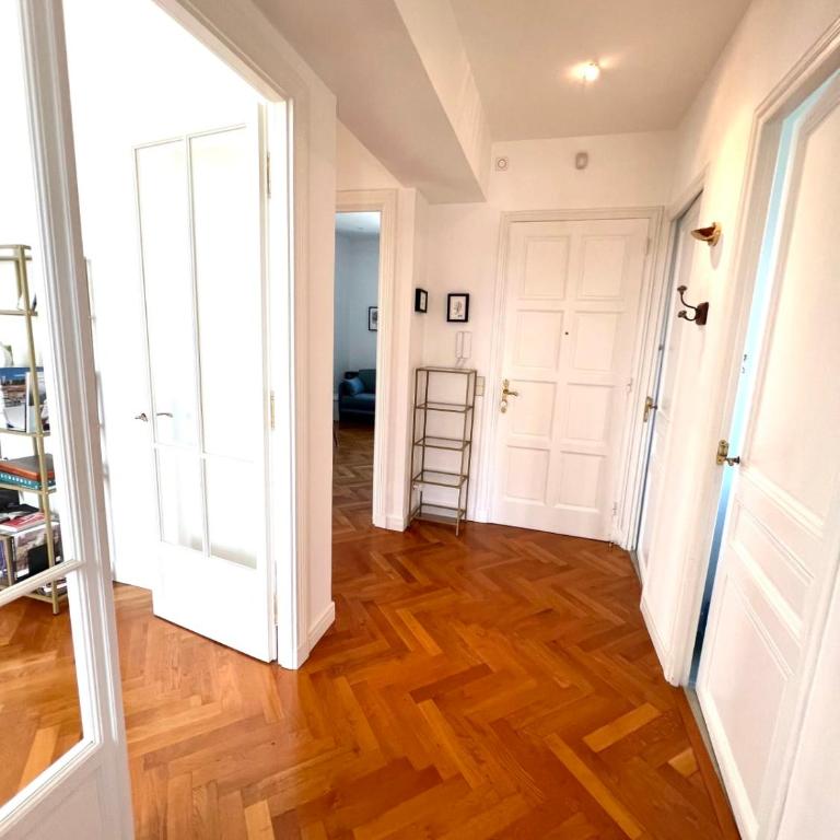 Cannes Tassigny Stylish - 2 Bedroom Apartment Sleeps 5 Free Parking - Apartment - 27
