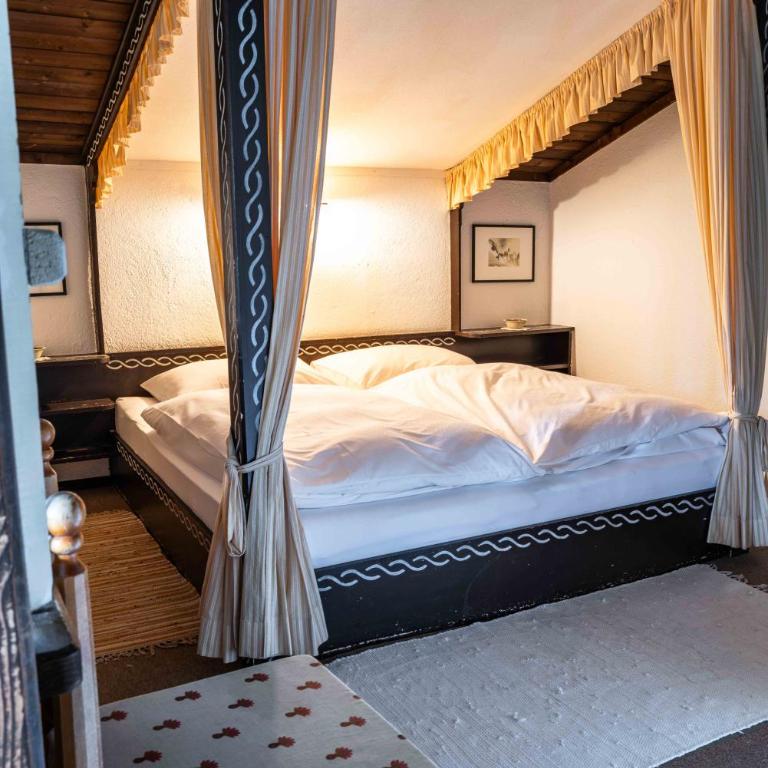 Berghotel Blaickner's Sonnalm - Doppelzimmer mit Dusche und Gemeinschafts-WC - 2
