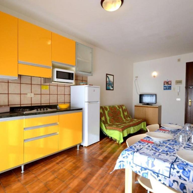 Sunny apartment steps from the sea in Bibione - Apartment - 2