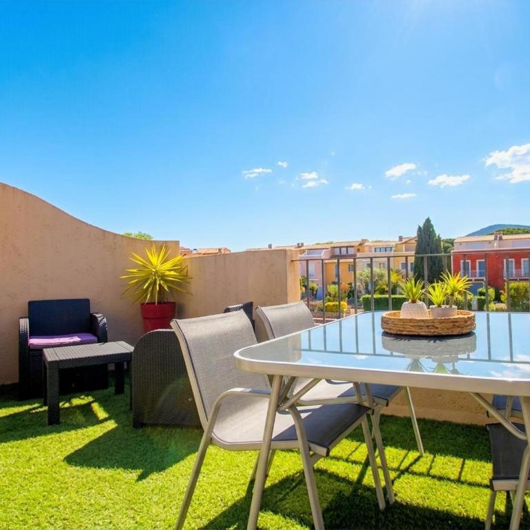 PCOGASTO - Golfe de St-Tropez - Appartement dans résidence avec piscine avec vue sur marina - Appartement 2 Chambres - 1