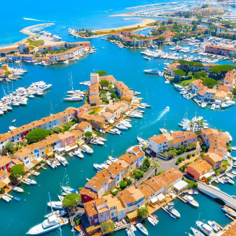 PCOGASTO - Golfe de St-Tropez - Appartement dans résidence avec piscine avec vue sur marina - Appartement 2 Chambres - 13
