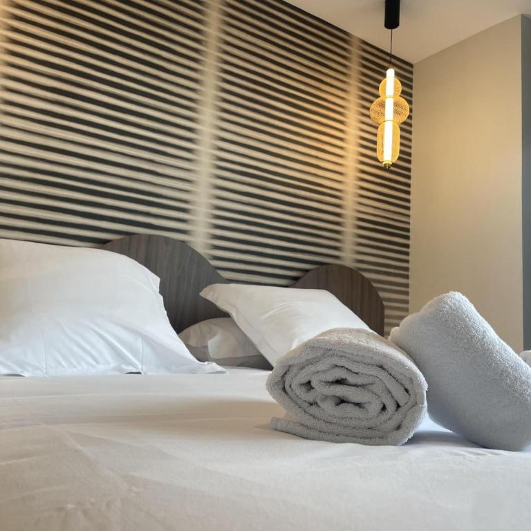 Best Western Hotel Le Crystal Dinard - Chambre Lit Queen-Size Confort avec Balcon - Front de Mer/Non-Fumeurs - 3