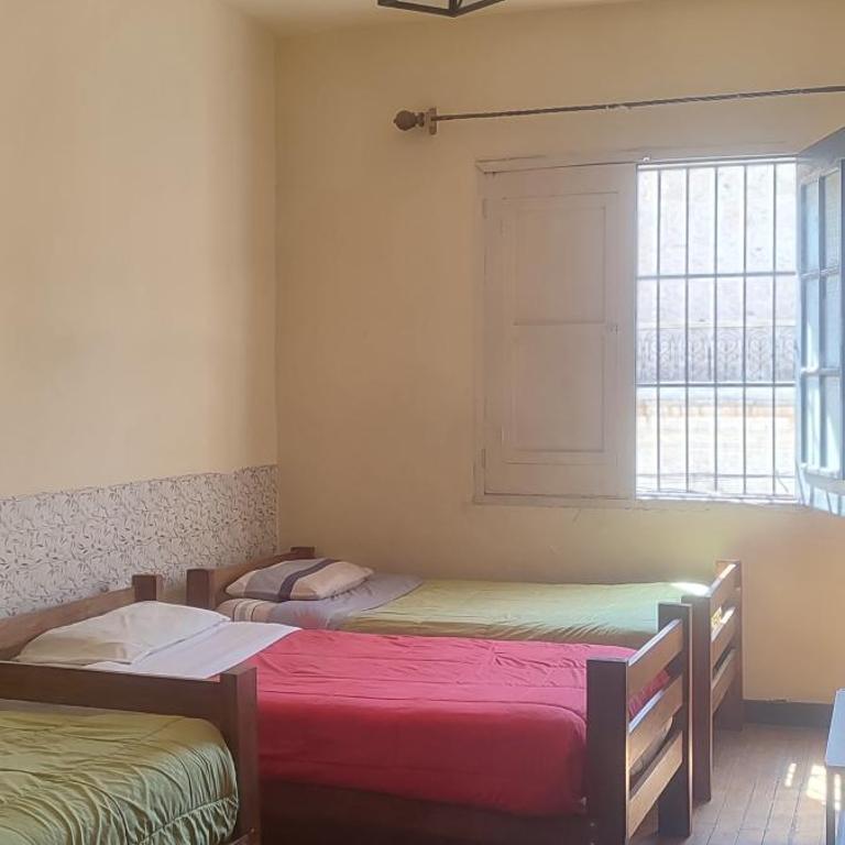 Peter's Hostel - Basic Triple Room with Shared Bathroom - 3