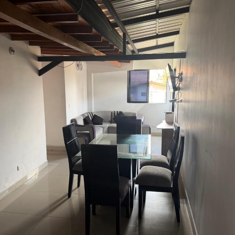 Apartamento muy completo con excelente ubicación - Apartamento de 3 dormitorios con balcón - 2