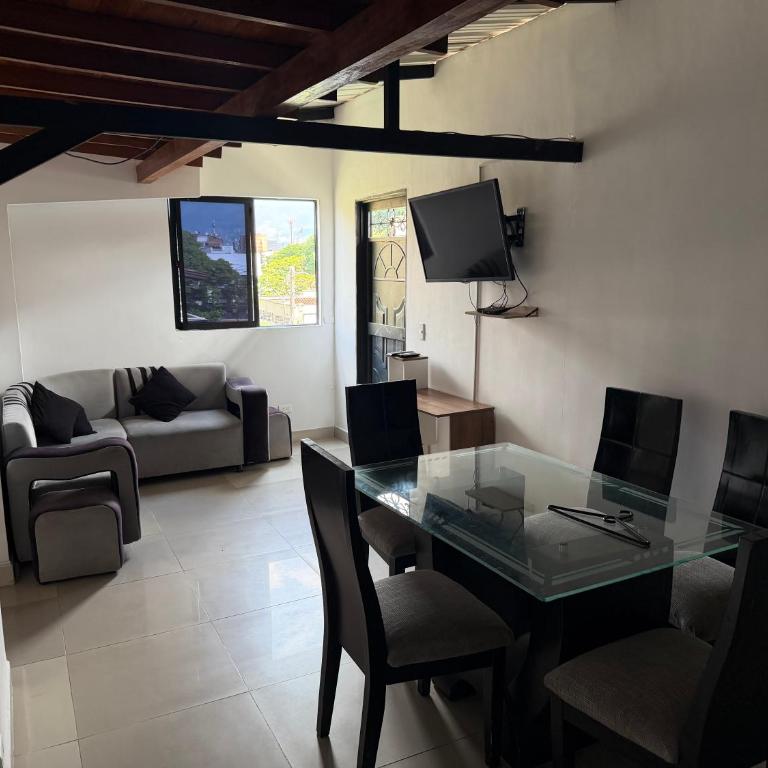 Apartamento muy completo con excelente ubicación - Apartamento de 3 dormitorios con balcón - 1