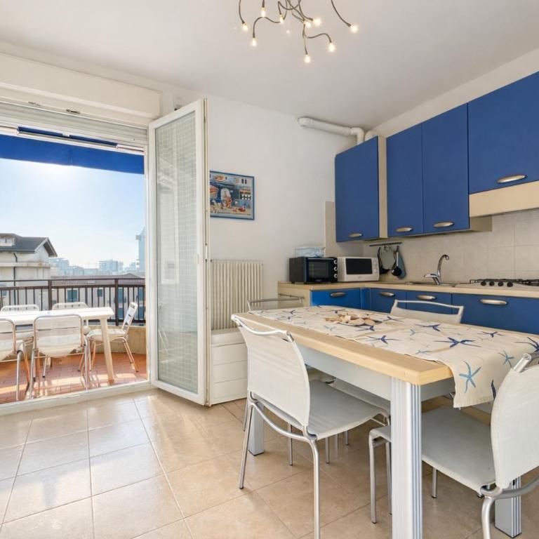 Costa Azzurra 20 - Carraro Immobiliare - Family Apartments - Appartamento con 2 Camere da Letto - 2