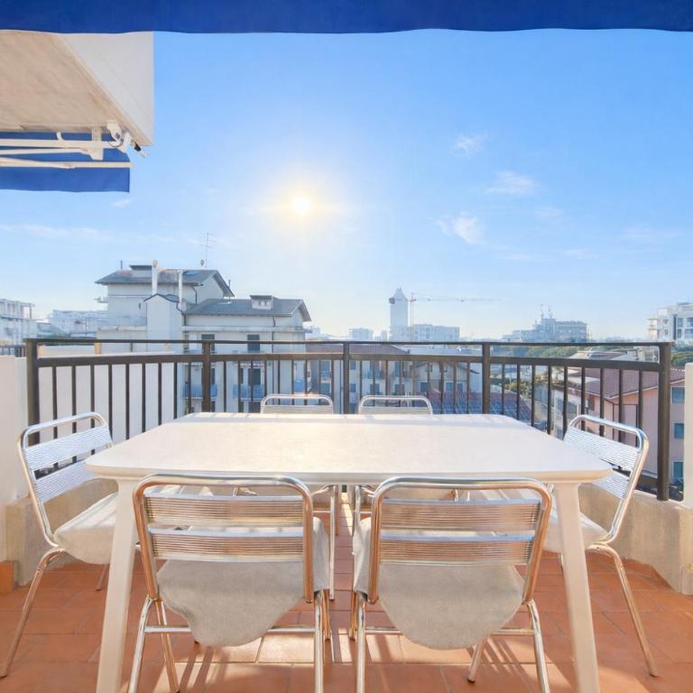 Costa Azzurra 20 - Carraro Immobiliare - Family Apartments - Appartamento con 2 Camere da Letto - 3