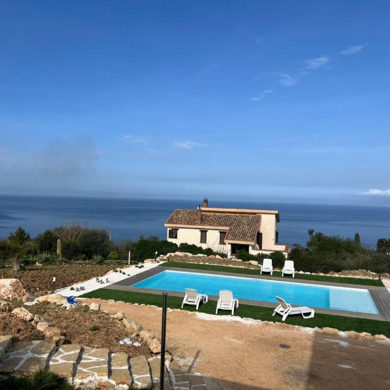 La Finestra sul Mare dello Zingaro - Camera Matrimoniale con Vista Parco - 40