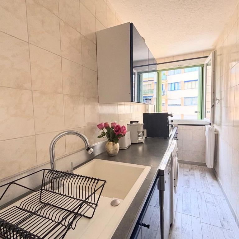 Bright sea-view balcony getaway - Estudio - 2