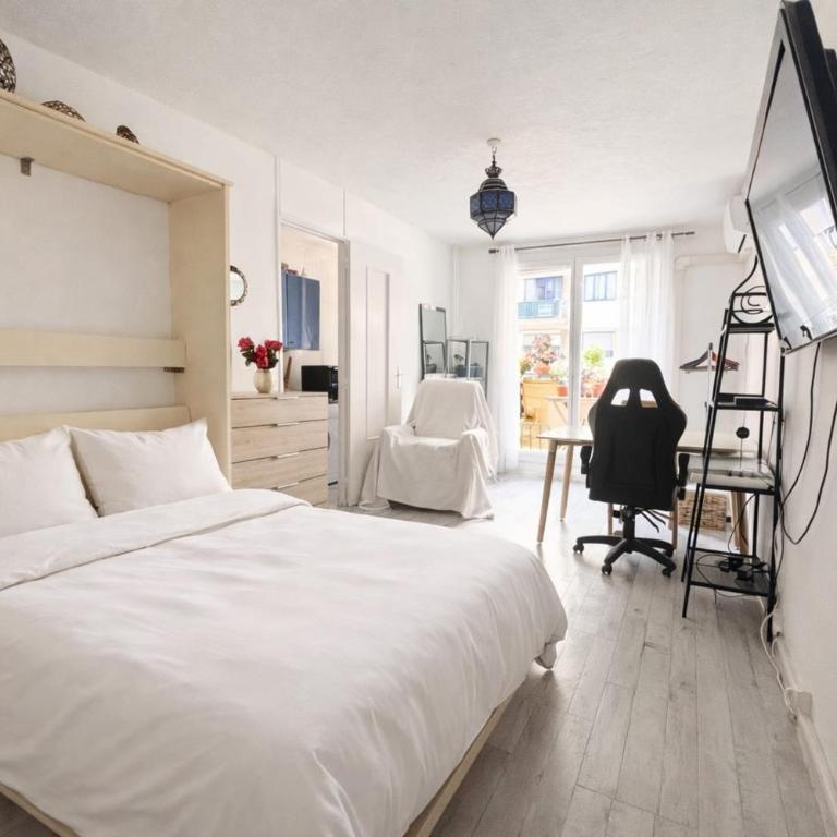 Bright sea-view balcony getaway - Estudio - 5