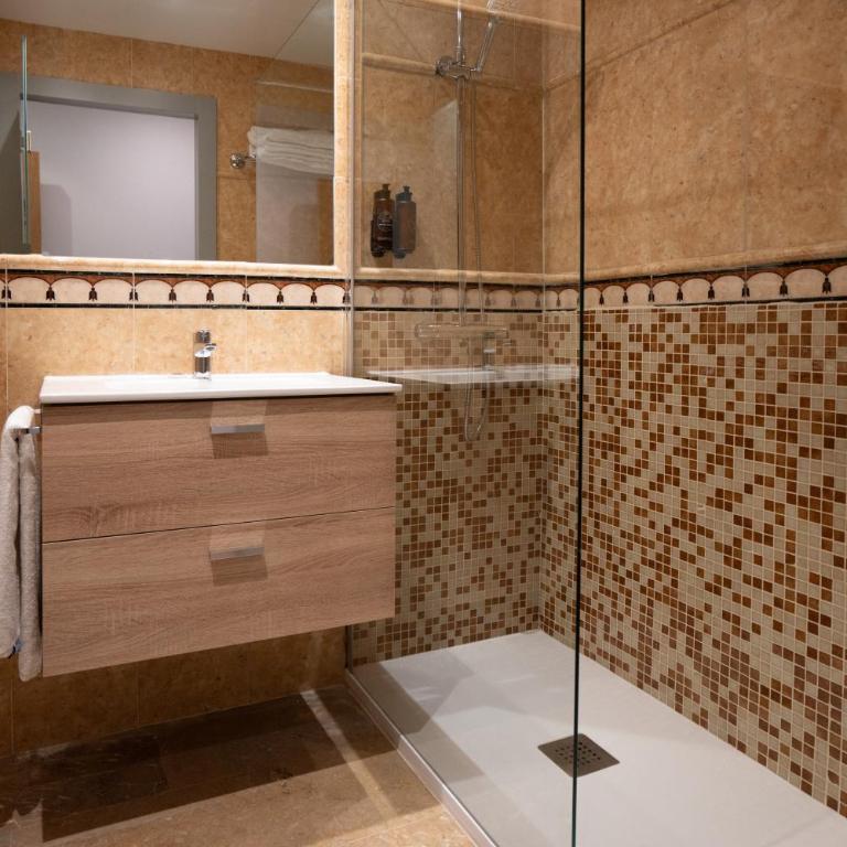 Hotel Port Sitges - Apartamento de 1 dormitorio con vistas al puerto deportivo (3 adultos) - 6