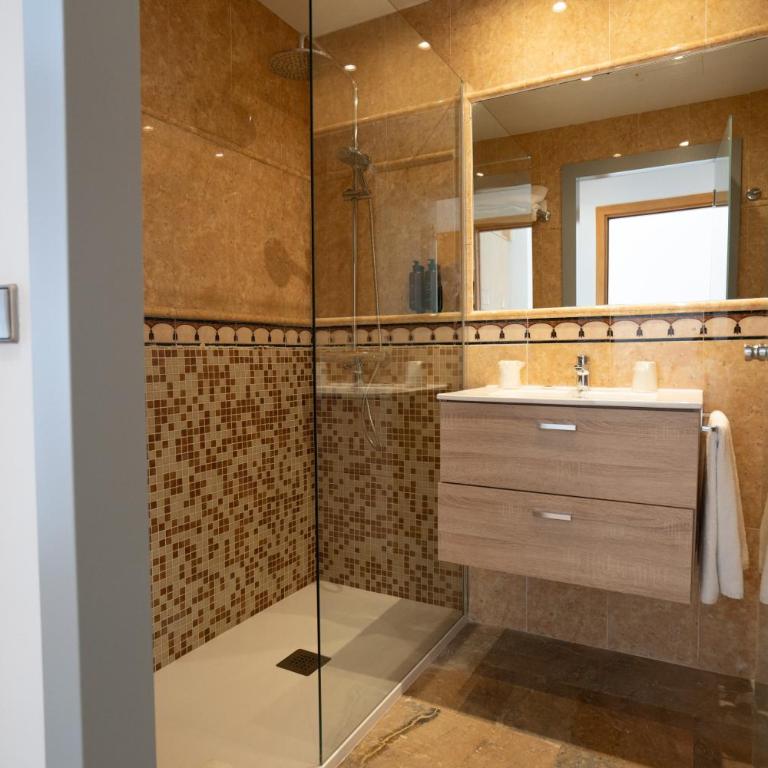 Hotel Port Sitges - Apartamento de 1 dormitorio con vistas al puerto deportivo (3 adultos) - 4