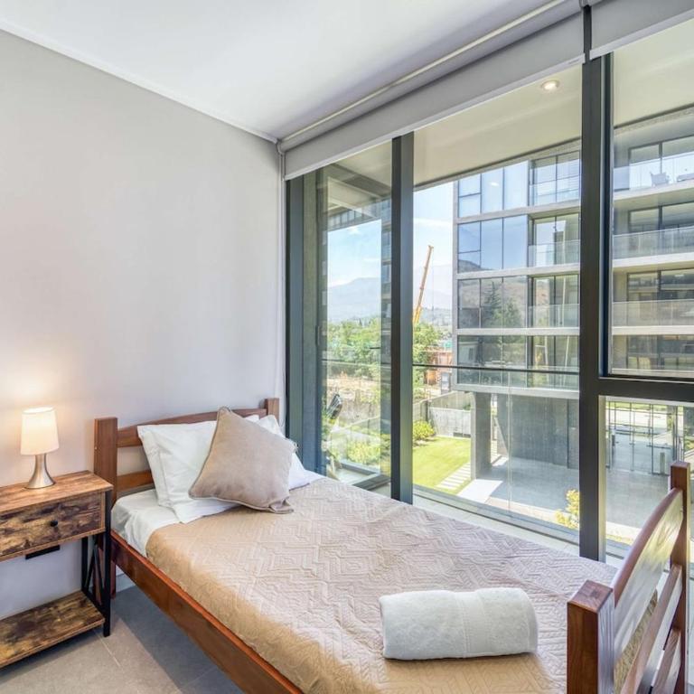 Signature Home Comfy Apartment With Pool and Balcony - Three-Bedroom Apartment - 8