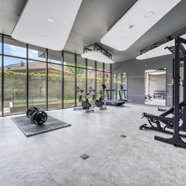 Signature Home Comfy Apartment With Pool and Balcony - Three-Bedroom Apartment - 12