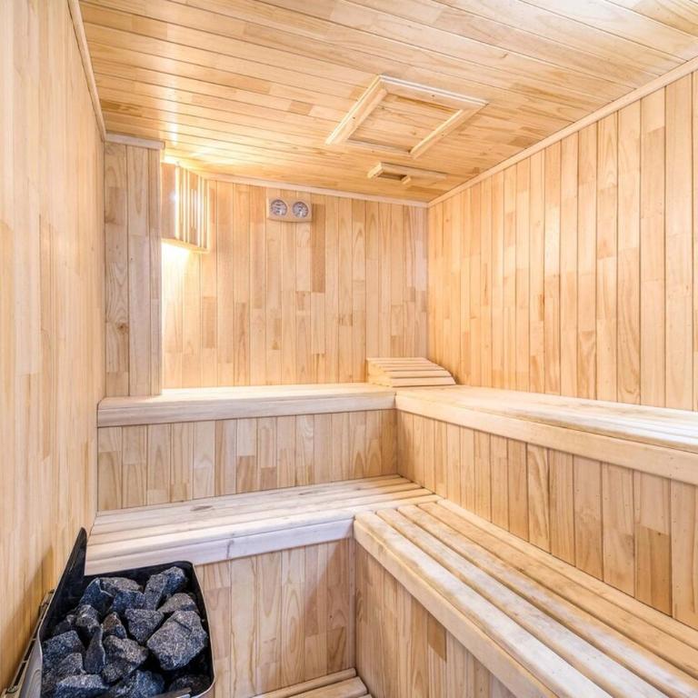 Signature Home Comfy Apartment With Pool and Balcony - Three-Bedroom Apartment - 13