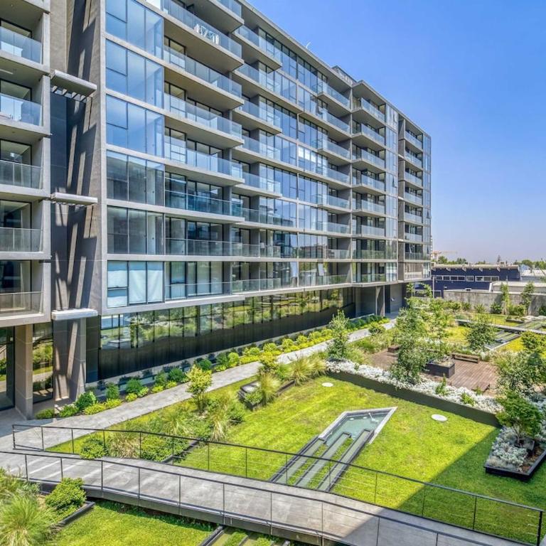 Signature Home Comfy Apartment With Pool and Balcony - Three-Bedroom Apartment - 14