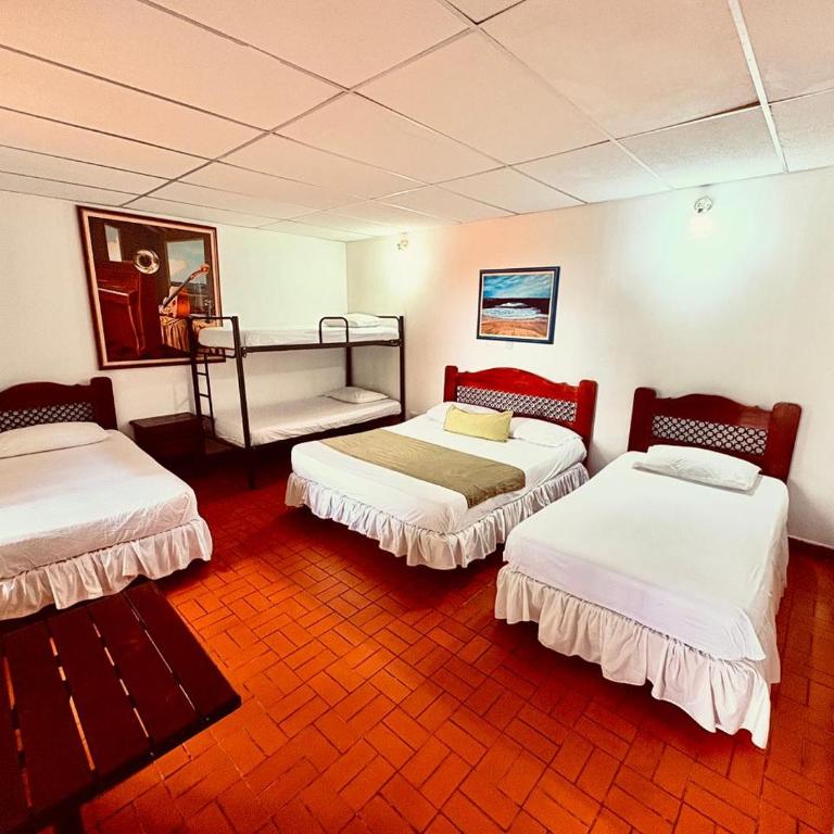 Ecohotel La Casona Pereira - Standard Family Room - 2
