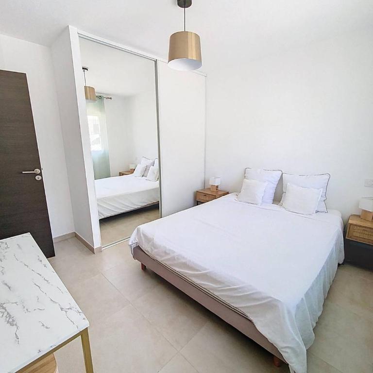 Appartement T2 avec vue mer et citadelle - Apartamento de 1 dormitorio con balcón y vistas al mar - 3
