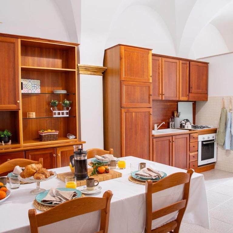 Charming Townhouse in Old Town with Roof Terrace - Two-Bedroom Townhouse - 30