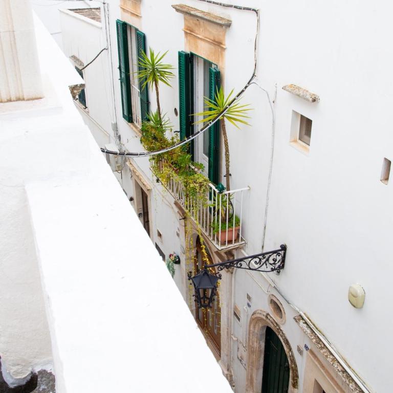 Charming Townhouse in Old Town with Roof Terrace - Two-Bedroom Townhouse - 45