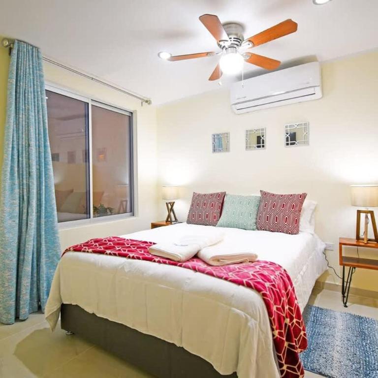 Poolside Retreat Lounge Parking Near Downtown - Apartamento - 13