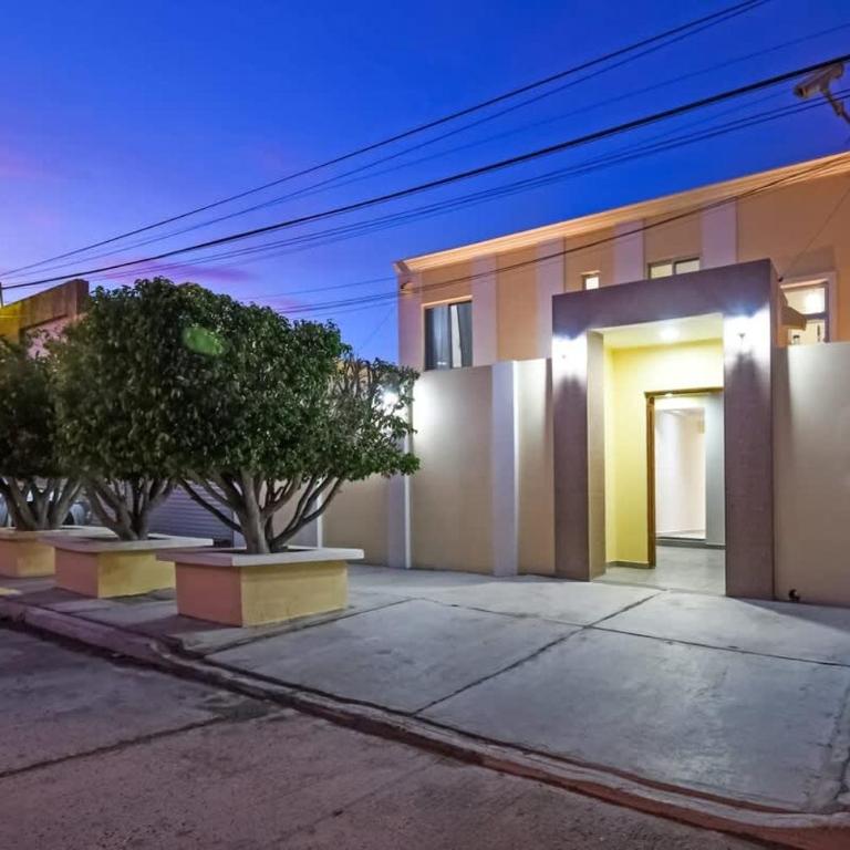 Poolside Retreat Lounge Parking Near Downtown - Apartamento - 23