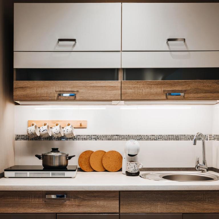 Majestic Home 108m2 with Balcony Foosball Old Town - Three-Bedroom Premium Apartment with Balcony - 20