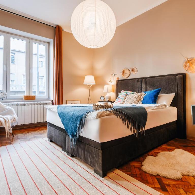 Majestic Home 108m2 with Balcony Foosball Old Town - Three-Bedroom Premium Apartment with Balcony - 10