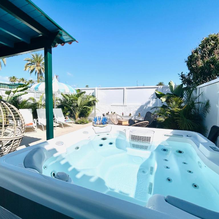 Oasis Beach Home III The Paradise with private Jacuzzi - Three-Bedroom Villa - 20