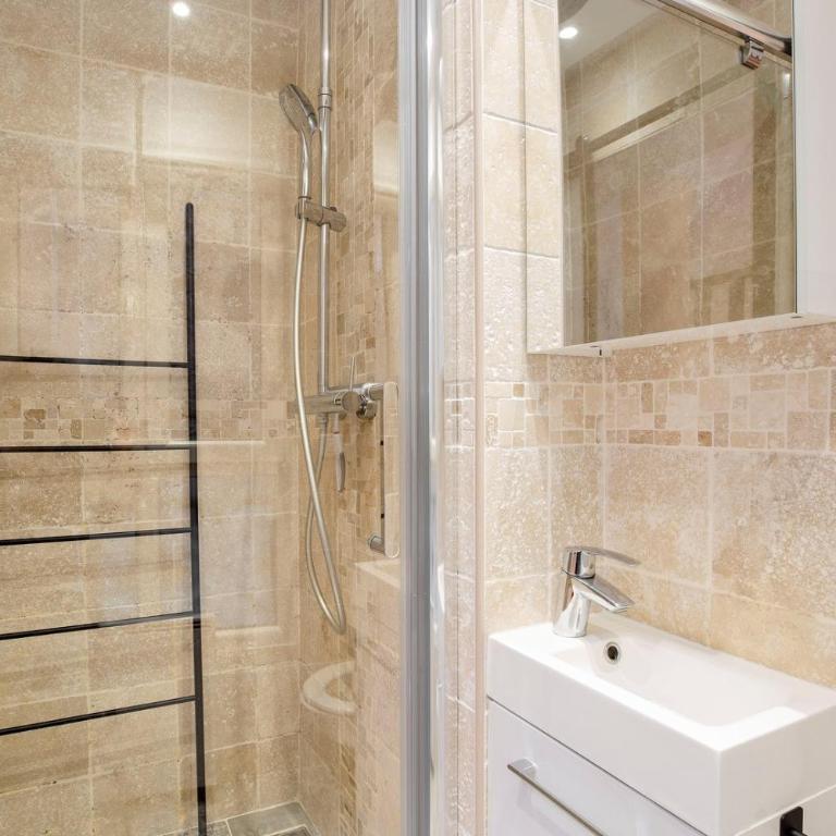 Nid cosy pour 2 pers -Canal St Martin -Paris 10* - Appartement - 4
