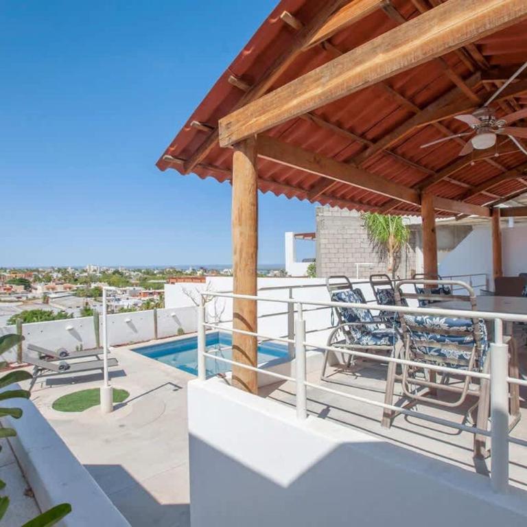 Private Terrace BBQ Pool Walk to Beach - Vacation Home - 4