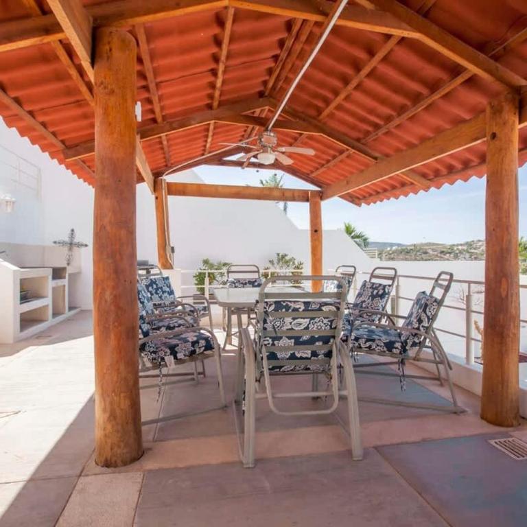 Private Terrace BBQ Pool Walk to Beach - Vacation Home - 9