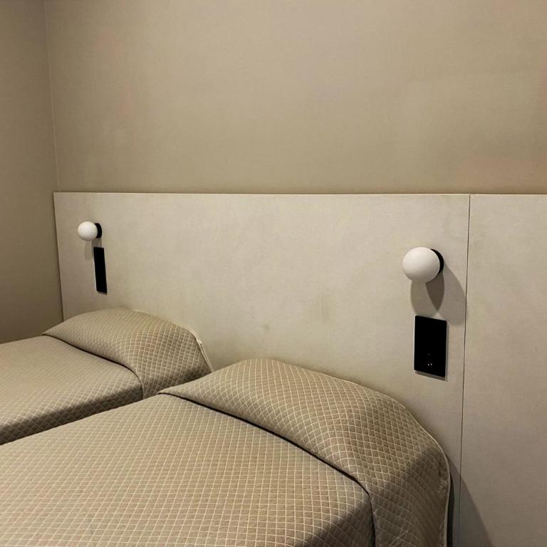 Pensión Coral - Twin Room with Shared Bathroom - 2