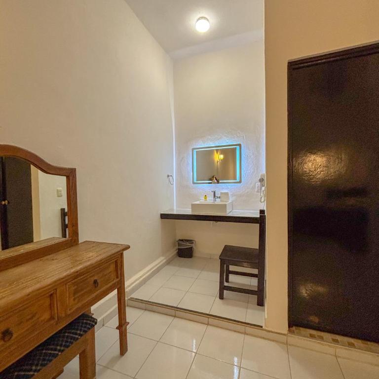 Hotel Valladolid - Habitación Cuádruple Estándar - 2